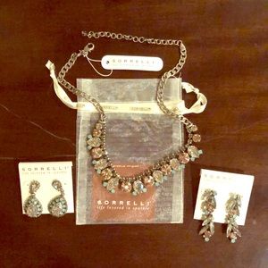 Sorrelli- Crystal Moss- necklace- 2 pair/earrings
